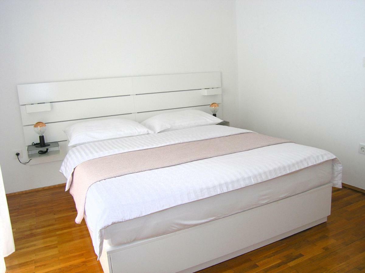 Apartments Ines Krk Town Bagian luar foto